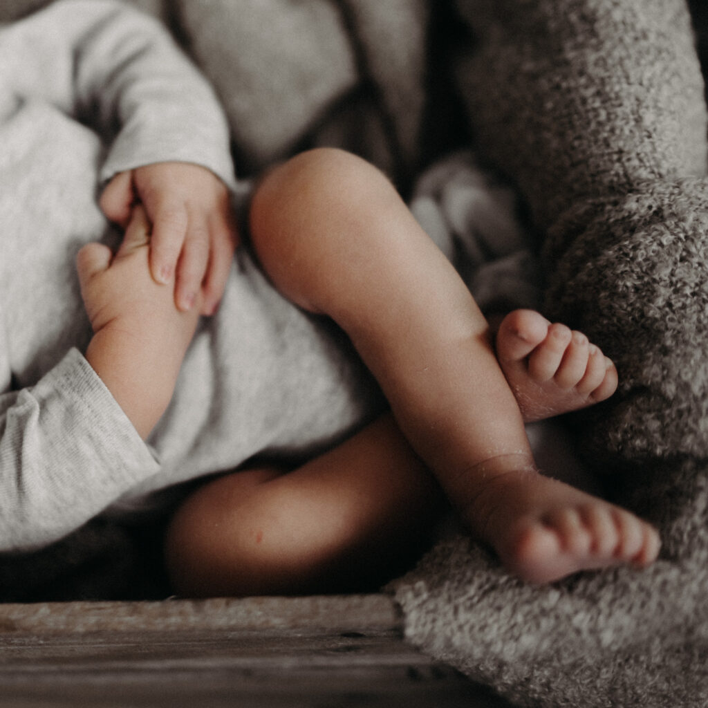 Maedchenzauber-boho-blumen-flowers-Kinder-Spass-Fun-Kinderportrait-Kommunion-Maedchen-Portraitshoot-Kids-Girls-Danksagungskarte