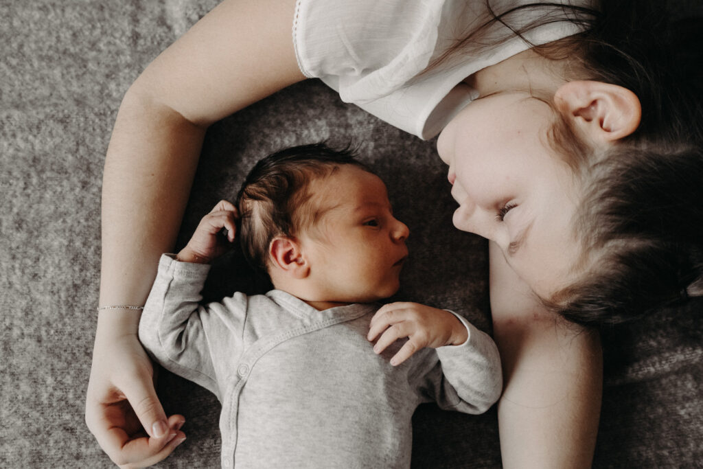 Maedchenzauber-boho-blumen-flowers-Kinder-Spass-Fun-Kinderportrait-Kommunion-Maedchen-Portraitshoot-Kids-Girls-Danksagungskarte