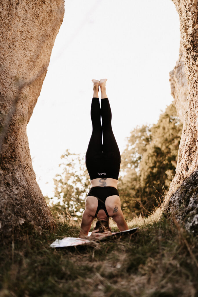 Yoga-brandingfotografie-breathinbreathout-ellertal-yogastockfoto-sichtbarwerden-yoga-business-yogalehrerin-yogastudio-yogaliebe-yoga-und-natur