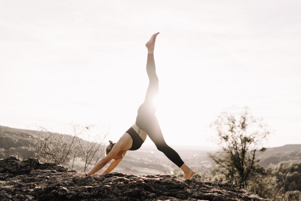 Yoga-brandingfotografie-breathinbreathout-ellertal-yogastockfoto-sichtbarwerden-yoga-business-yogalehrerin-yogastudio-yogaliebe-yoga-und-natur