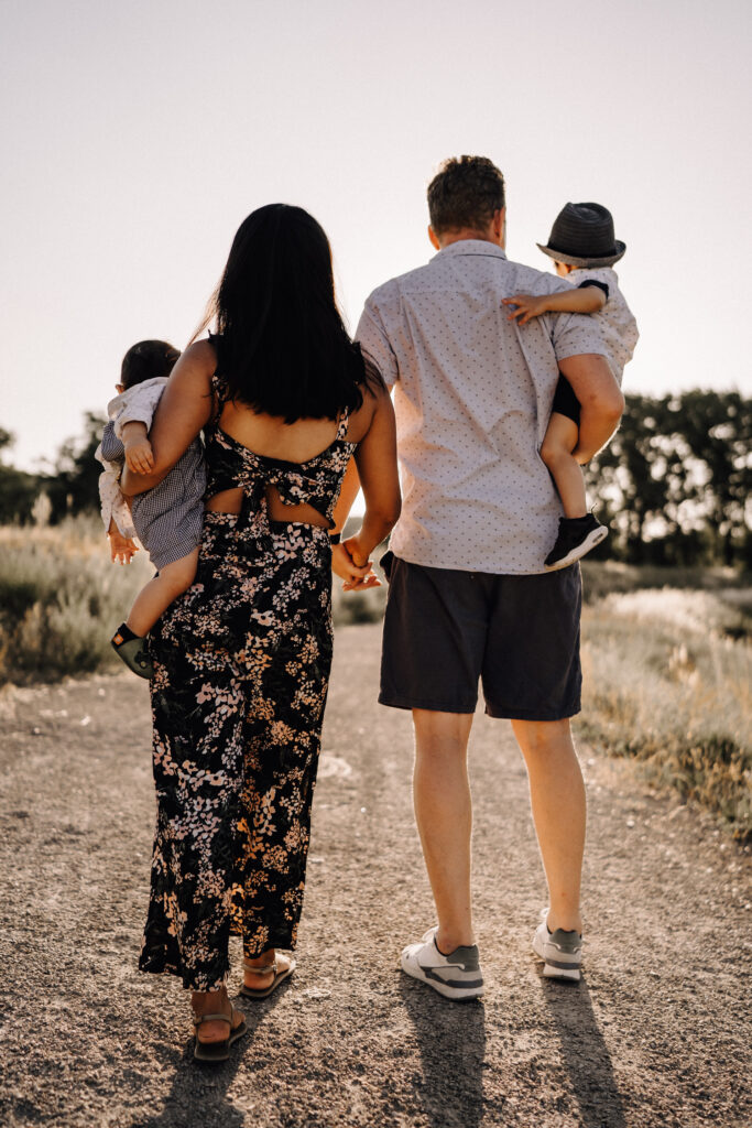 Sonnenuntergangsshooting, Sunsetshooting, Familienshooting, Familienbilder, Familienzeit, Kinderbilder, Familienspaß