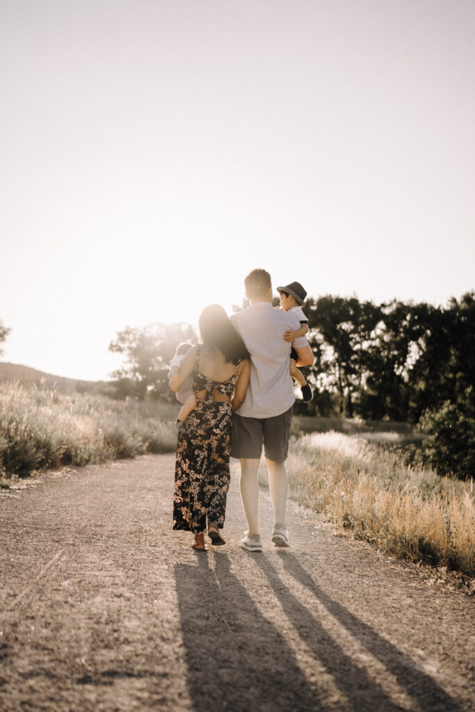 Sonnenuntergangsshooting, Sunsetshooting, Familienshooting, Familienbilder, Familienzeit, Kinderbilder, Familienspaß