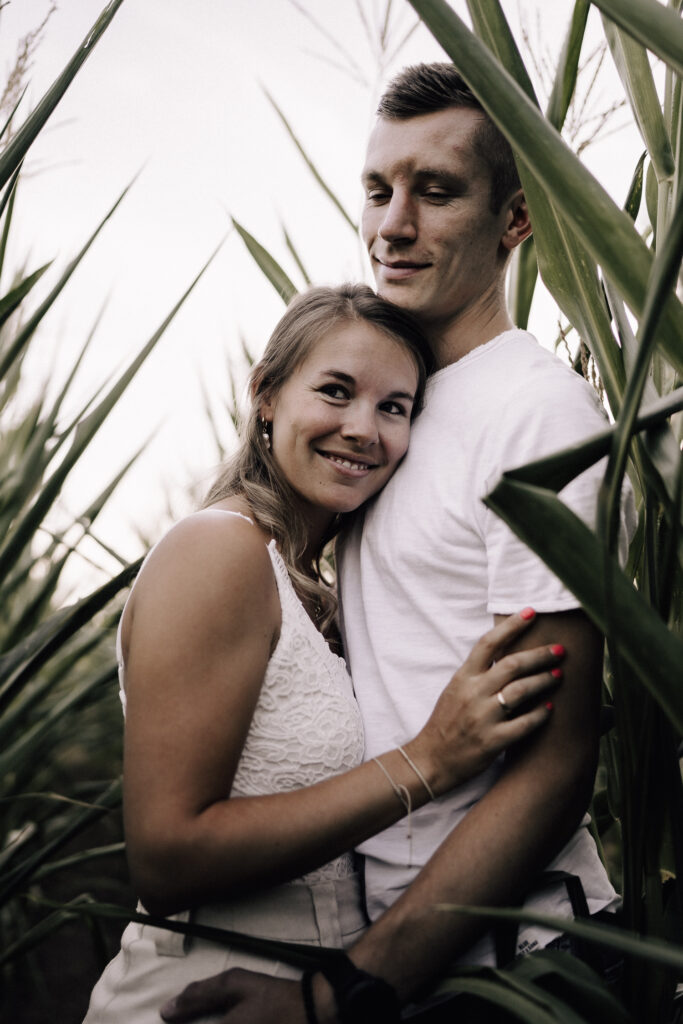 Paar, Paarfoto, Paarfotografie, Maisfeld, Liebe, Paarshooting, Coupleshooting, Maria Vetterlein, Fotografin, Fotografie, Bamberg, Hirschaid, Forchheim