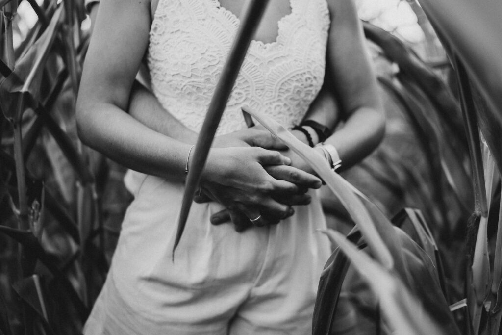 Paar, Paarfoto, Paarfotografie, Maisfeld, Liebe, Paarshooting, Coupleshooting, Maria Vetterlein, Fotografin, Fotografie, Bamberg, Hirschaid, Forchheim