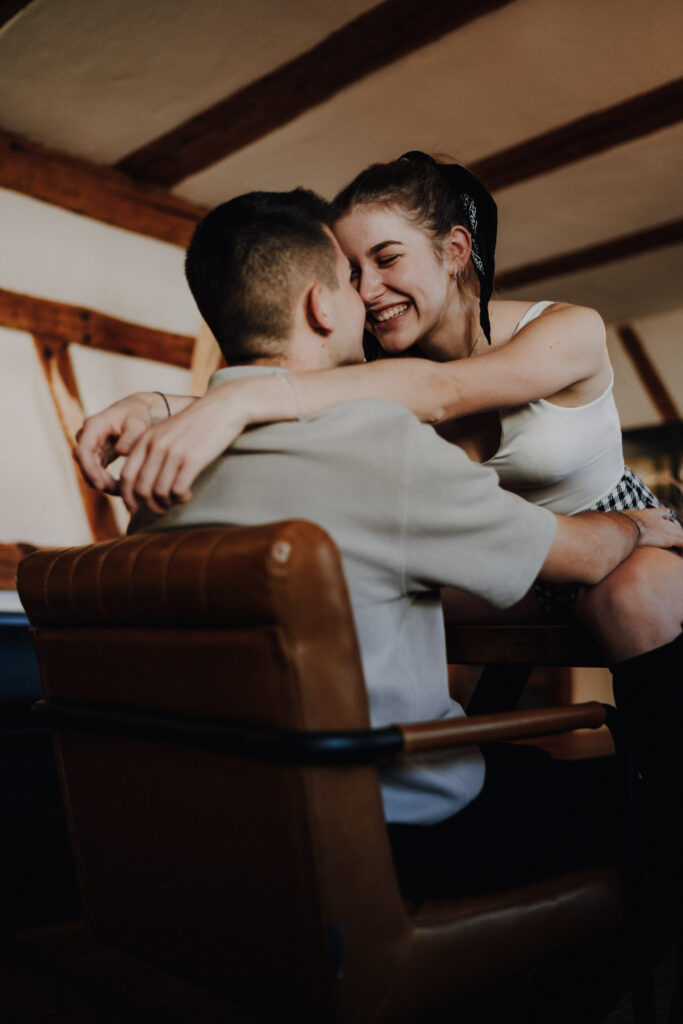 Paarshooting, Paarfotos, Homestory, Designbotschaft, Maria Vetterlein, Liebe, Hirschaid, Bamberg, Paarfotografin