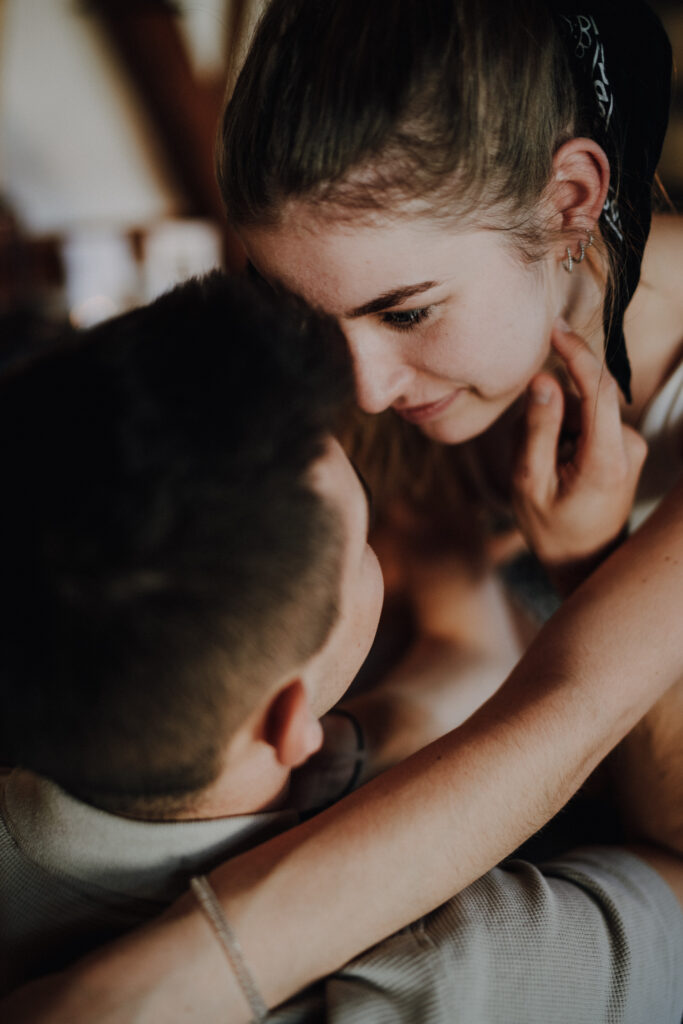 Paarshooting, Paarfotos, Homestory, Designbotschaft, Maria Vetterlein, Liebe, Hirschaid, Bamberg, Paarfotografin