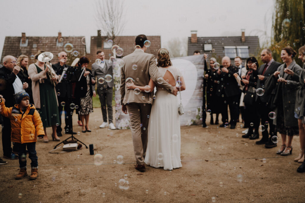 Hochzeitsreportage, standesamtliche Hochzeit, Winterhochezeit, Schloss Sassanfahrt, Bohowedding, Brautpaarfotos
