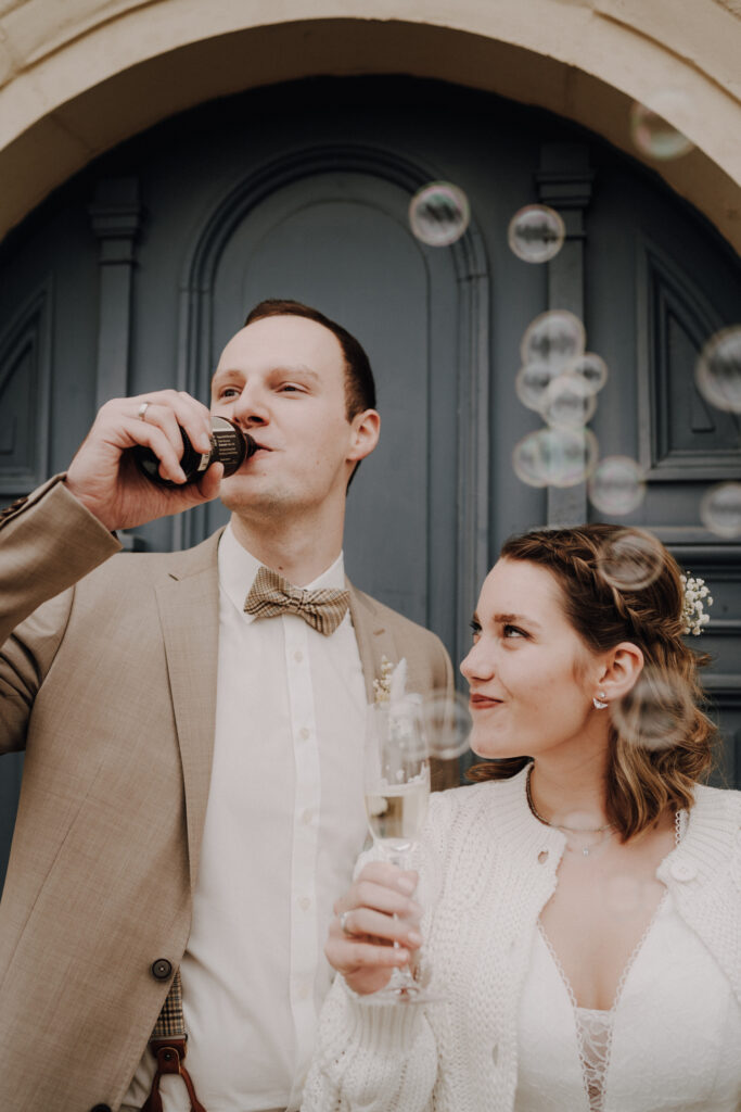 Hochzeitsreportage, standesamtliche Hochzeit, Winterhochezeit, Schloss Sassanfahrt, Bohowedding, Brautpaarfotos