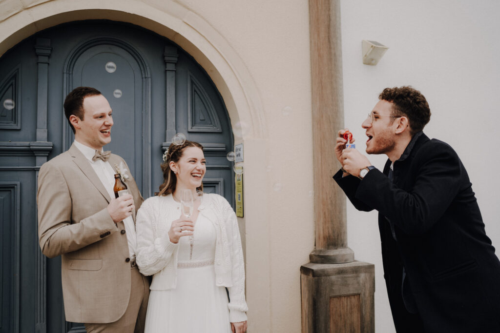 Hochzeitsreportage, standesamtliche Hochzeit, Winterhochezeit, Schloss Sassanfahrt, Bohowedding, Brautpaarfotos