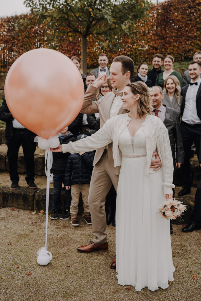Hochzeitsreportage, standesamtliche Hochzeit, Winterhochezeit, Schloss Sassanfahrt, Bohowedding, Brautpaarfotos