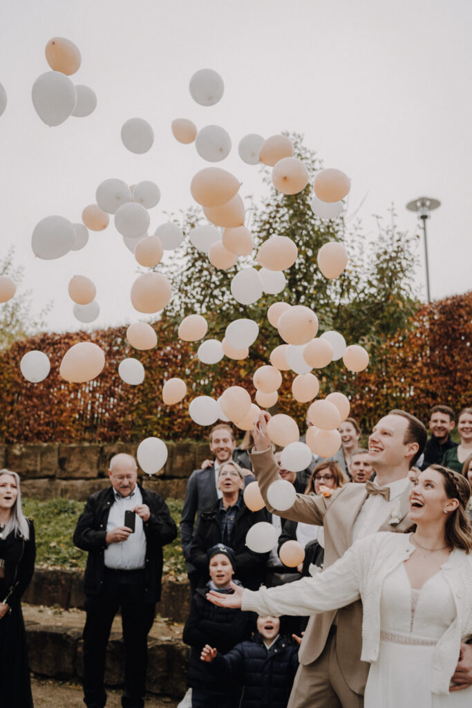 Hochzeitsreportage, standesamtliche Hochzeit, Winterhochezeit, Schloss Sassanfahrt, Bohowedding, Brautpaarfotos