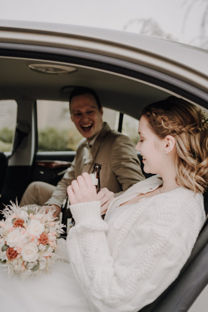 Hochzeitsreportage, standesamtliche Hochzeit, Winterhochezeit, Schloss Sassanfahrt, Bohowedding, Brautpaarfotos