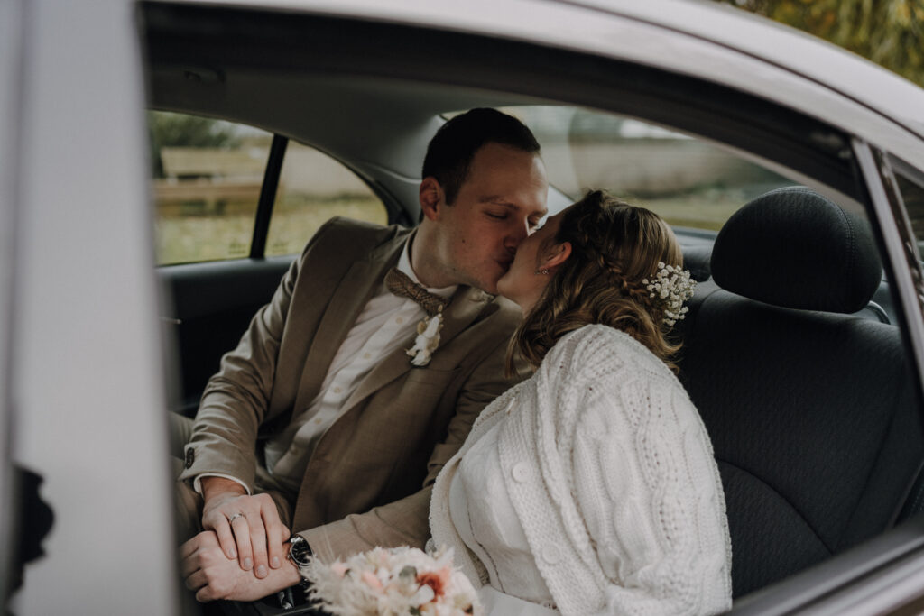 Hochzeitsreportage, standesamtliche Hochzeit, Winterhochezeit, Schloss Sassanfahrt, Bohowedding, Brautpaarfotos