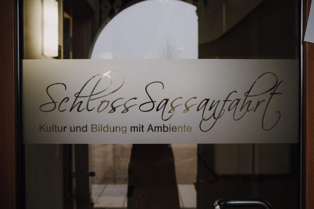 Hochzeitsreportage, standesamtliche Hochzeit, Winterhochezeit, Schloss Sassanfahrt, Bohowedding, Brautpaarfotos