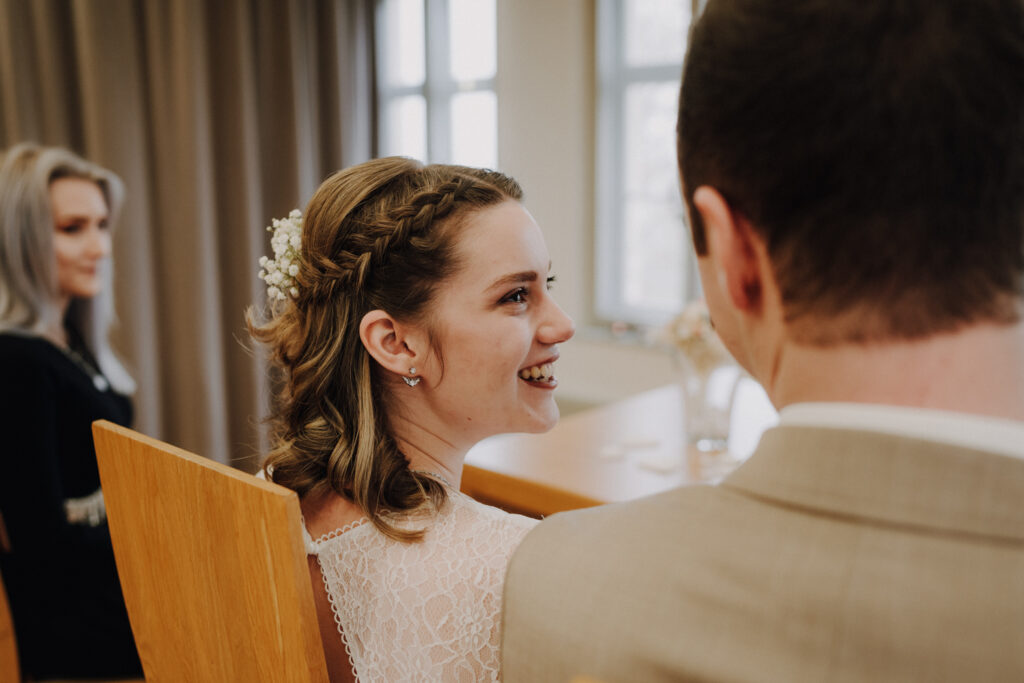 Hochzeitsreportage, standesamtliche Hochzeit, Winterhochezeit, Schloss Sassanfahrt, Bohowedding, Brautpaarfotos