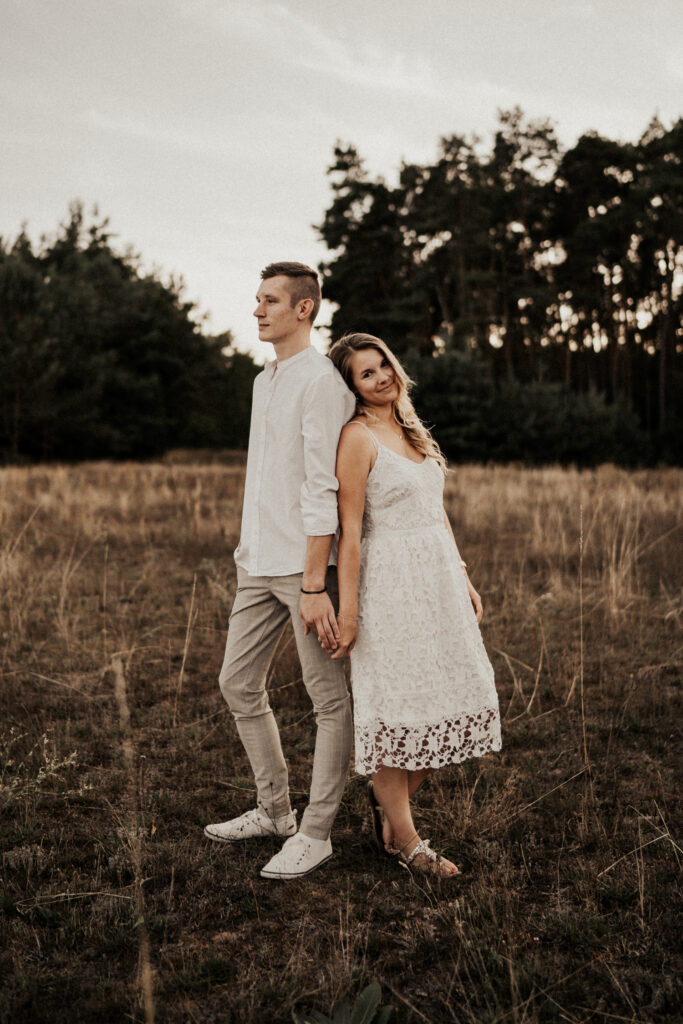 Paarshooting, Paarfotos, Abendstimmung, Sommer, Spätsommerwiese, Paarfotos, Liebe, romantisches Fotoshooting, Hirschaid, Bamberg