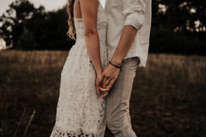 Paarshooting, Paarfotos, Abendstimmung, Sommer, Spätsommerwiese, Paarfotos, Liebe, romantisches Fotoshooting, Hirschaid, Bamberg