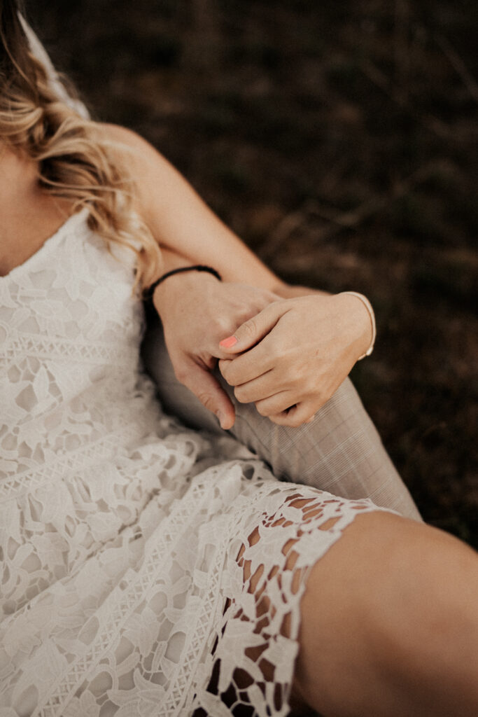 Paarshooting, Paarfotos, Abendstimmung, Sommer, Spätsommerwiese, Paarfotos, Liebe, romantisches Fotoshooting, Hirschaid, Bamberg