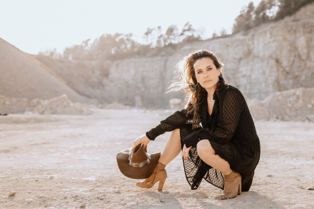 Bohoemian Shooting-Countryshooting-Portraitshooting-Steinbruch-Sunsetshooting