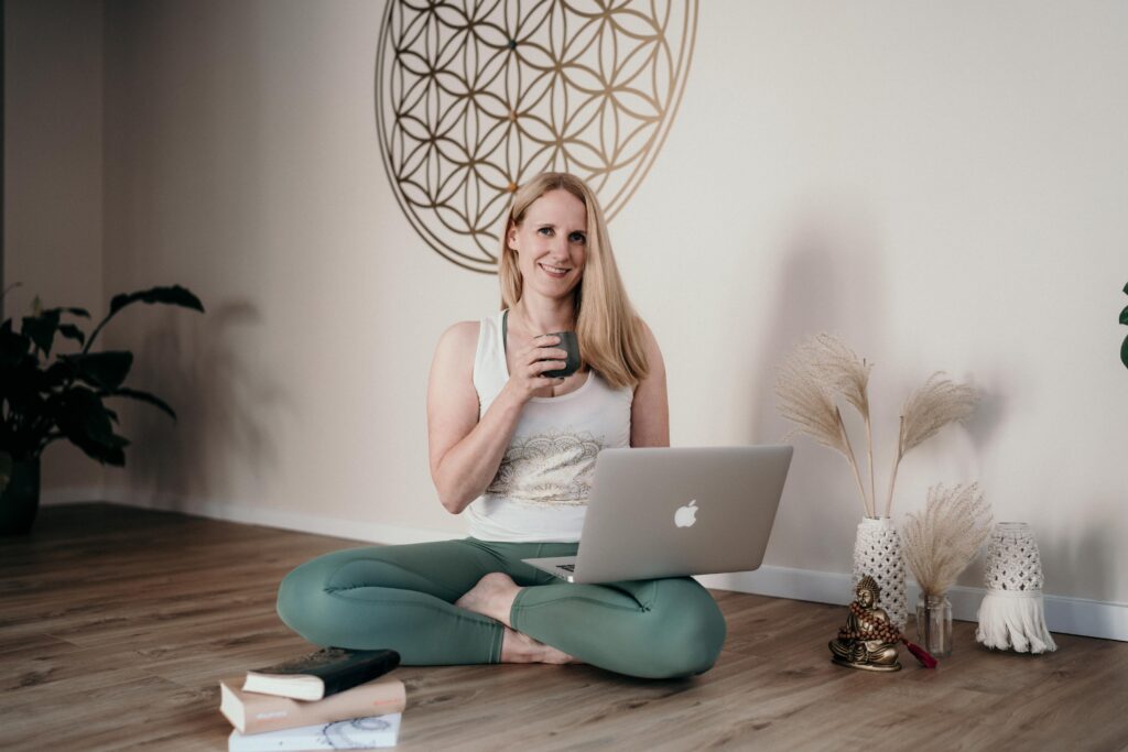 Business Portrait, Personal Branding, Yoga, Yogashooting, Yogalehrerin, Yogastudio, Outdoor Yoga, Indoor Yoga, Rothsee, Schwabach, Anahatalifestyleyoga