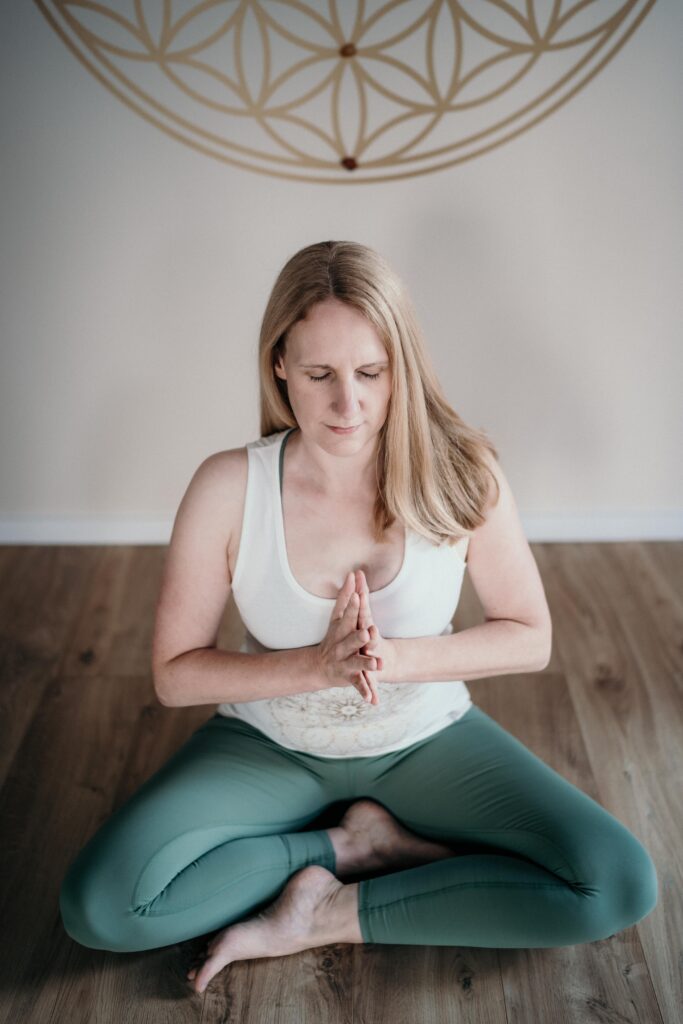 Business Portrait, Personal Branding, Yoga, Yogashooting, Yogalehrerin, Yogastudio, Outdoor Yoga, Indoor Yoga, Rothsee, Schwabach, Anahatalifestyleyoga