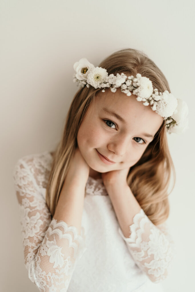 Mädchenzauber-boho-blumen-flowers-Kinder-Kinderportrait-Kommunion-Mädchen-Portraitshoot-Kids-Girls-weiß-white-Prinzessin