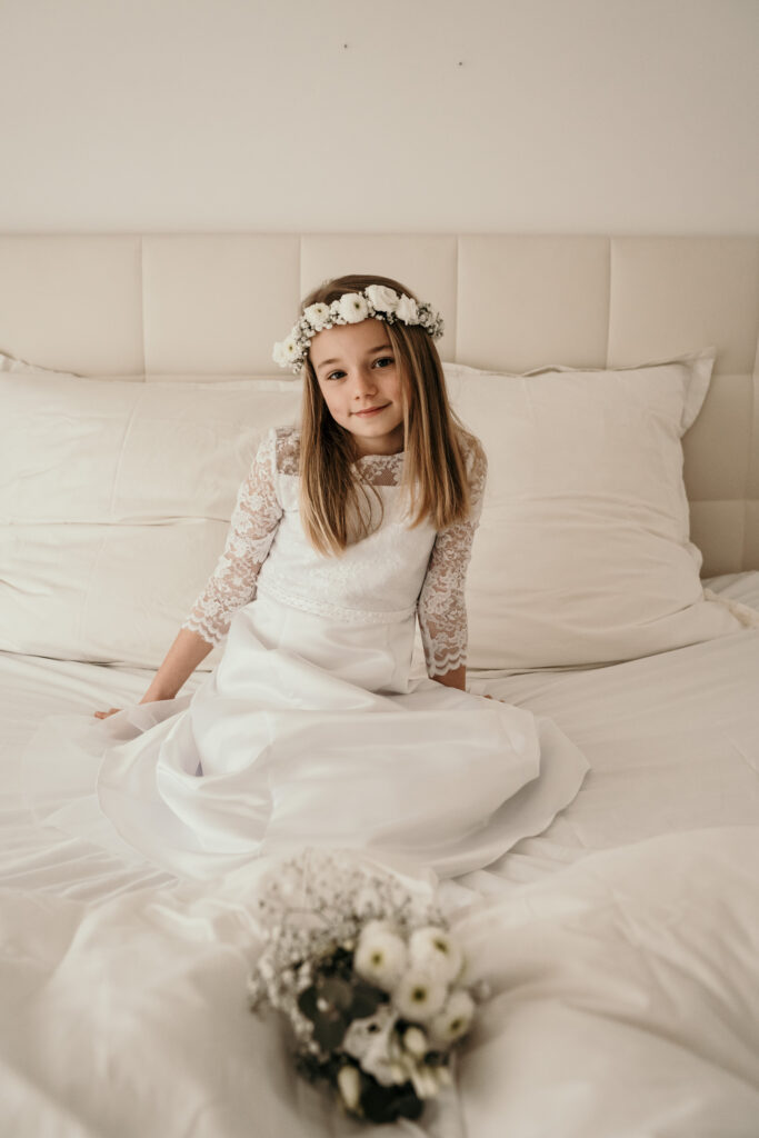 Mädchenzauber-boho-blumen-flowers-Kinder-Kinderportrait-Kommunion-Mädchen-Portraitshoot-Kids-Girls-weiß-white-Prinzessin