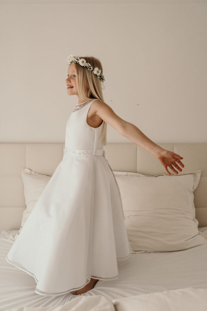 Mädchenzauber-boho-blumen-flowers-Kinder-Kinderportrait-Kommunion-Mädchen-Portraitshoot-Kids-Girls-weiß-white-Prinzessin