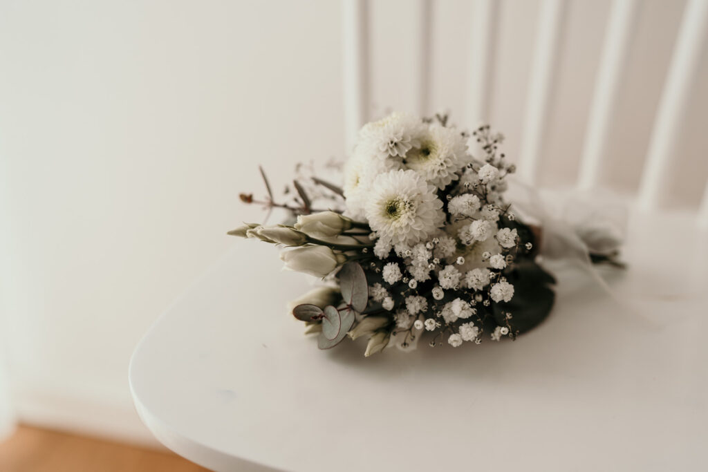 Mädchenzauber-boho-blumen-flowers-Kinder-Kinderportrait-Kommunion-Mädchen-Portraitshoot-Kids-Girls-weiß-white-Prinzessin