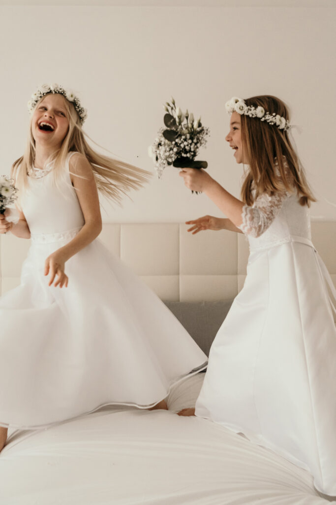 Mädchenzauber-boho-blumen-flowers-Kinder-Spaß-Fun-Kinderportrait-Kommunion-Mädchen-Portraitshoot-Kids-Girls-weiß-white-Prinzessin