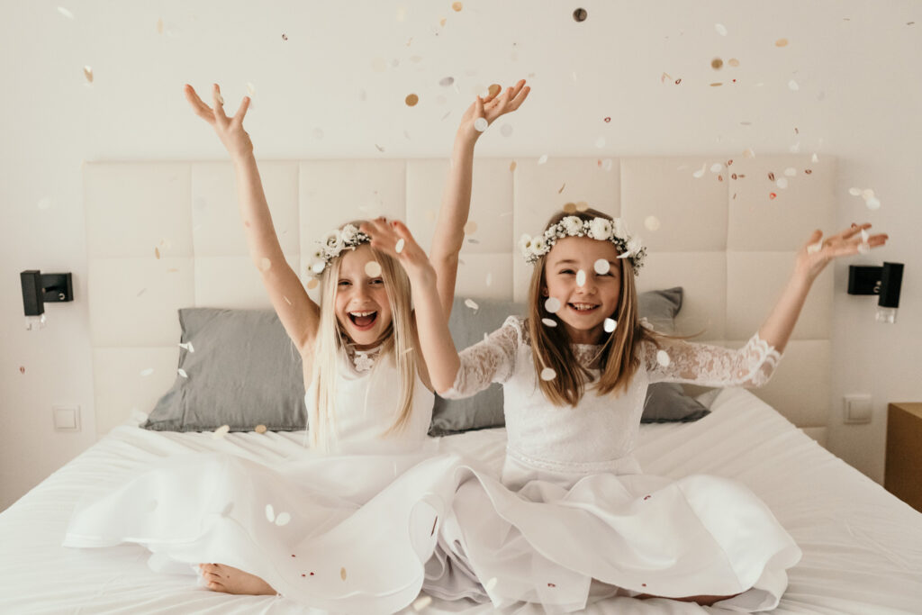 Mädchenzauber-boho-blumen-flowers-Kinder-Spaß-Fun-Kinderportrait-Kommunion-Mädchen-Portraitshoot-Kids-Girls-weiß-white-Prinzessin