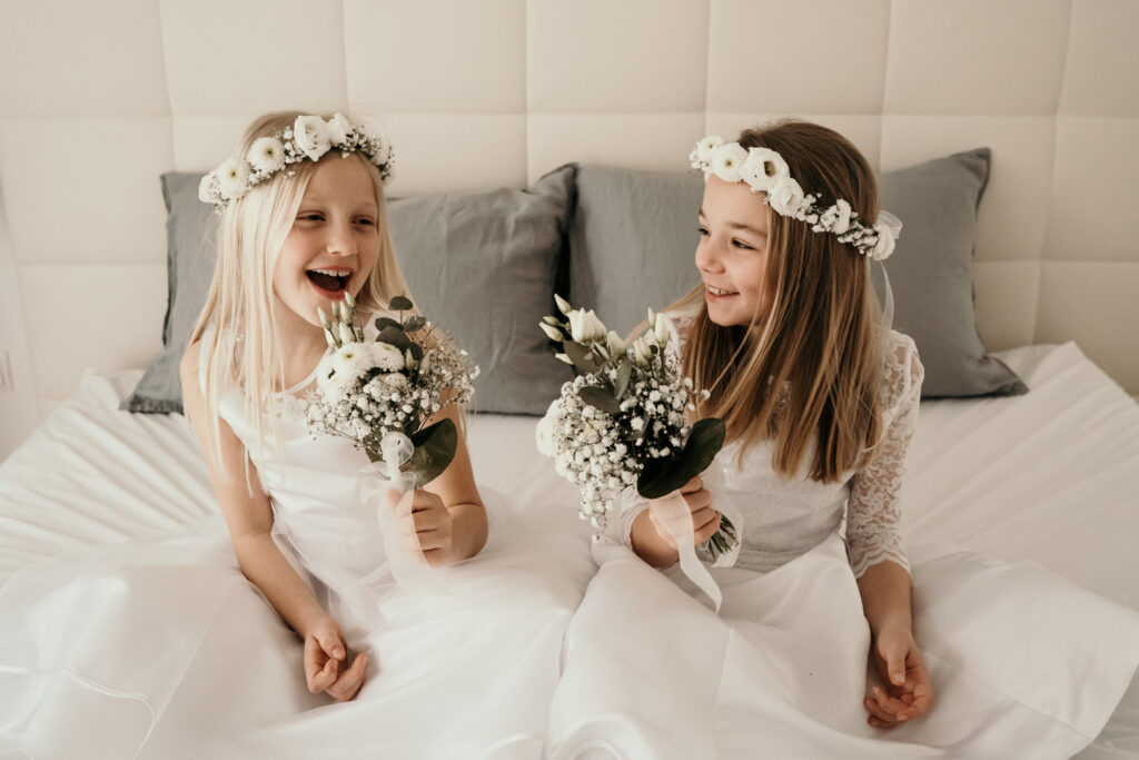 Mädchenzauber-boho-blumen-flowers-Kinder-Spaß-Fun-Kinderportrait-Kommunion-Mädchen-Portraitshoot-Kids-Girls-weiß-white-Prinzessin