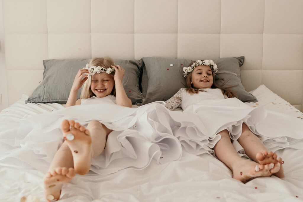 Mädchenzauber-boho-blumen-flowers-Kinder-Spaß-Fun-Kinderportrait-Kommunion-Mädchen-Portraitshoot-Kids-Girls-weiß-white-Prinzessin