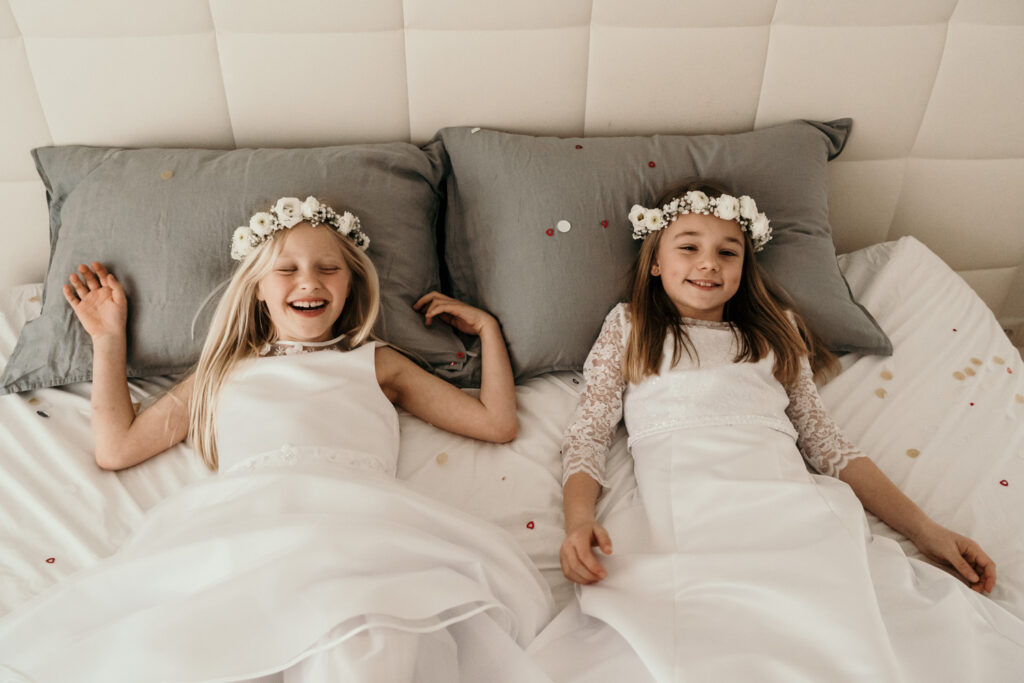 Mädchenzauber-boho-blumen-flowers-Kinder-Spaß-Fun-Kinderportrait-Kommunion-Mädchen-Portraitshoot-Kids-Girls-weiß-white-Prinzessin