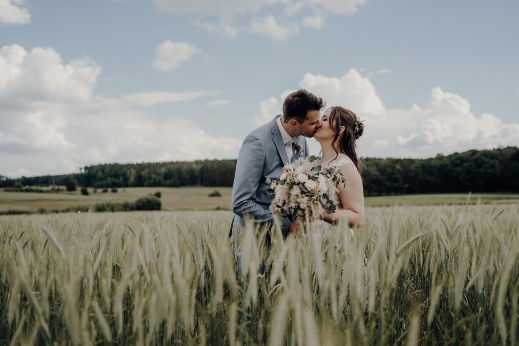 Brautpaarshooting-just-married-Braut-und-Braeutigam-Afterwedding-Shooting-wedding-shooting