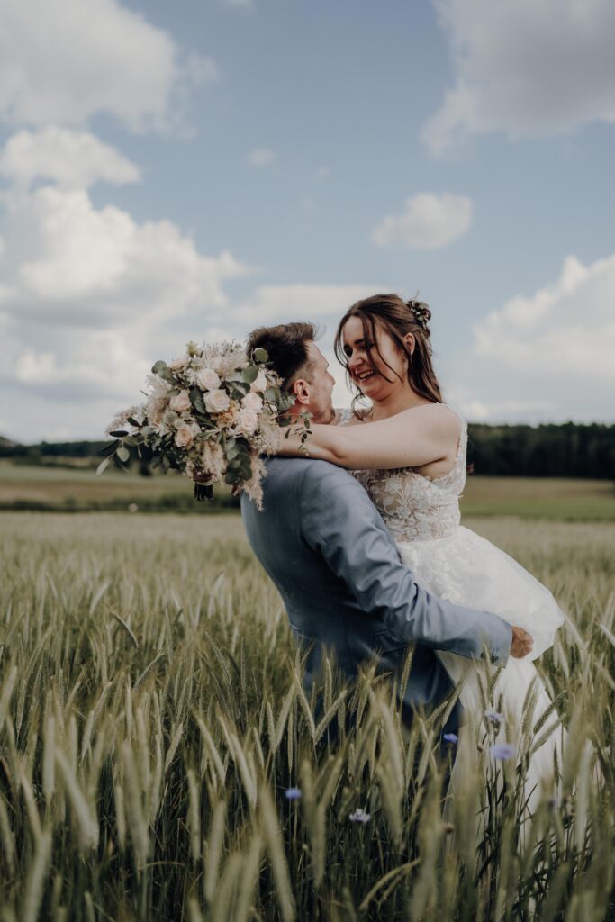 Brautpaarshooting-just-married-Braut-und-Braeutigam-Afterwedding-Shooting-wedding-shooting