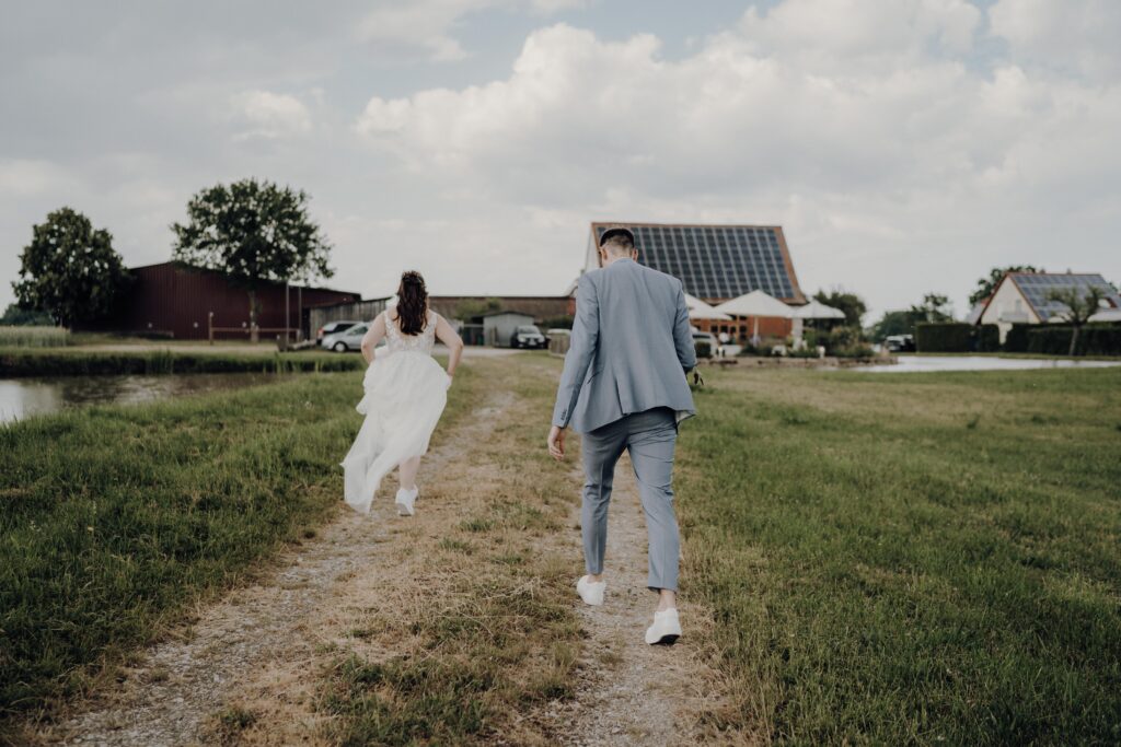 Brautpaarshooting-just-married-Braut-und-Braeutigam-Afterwedding-Shooting-wedding-shooting