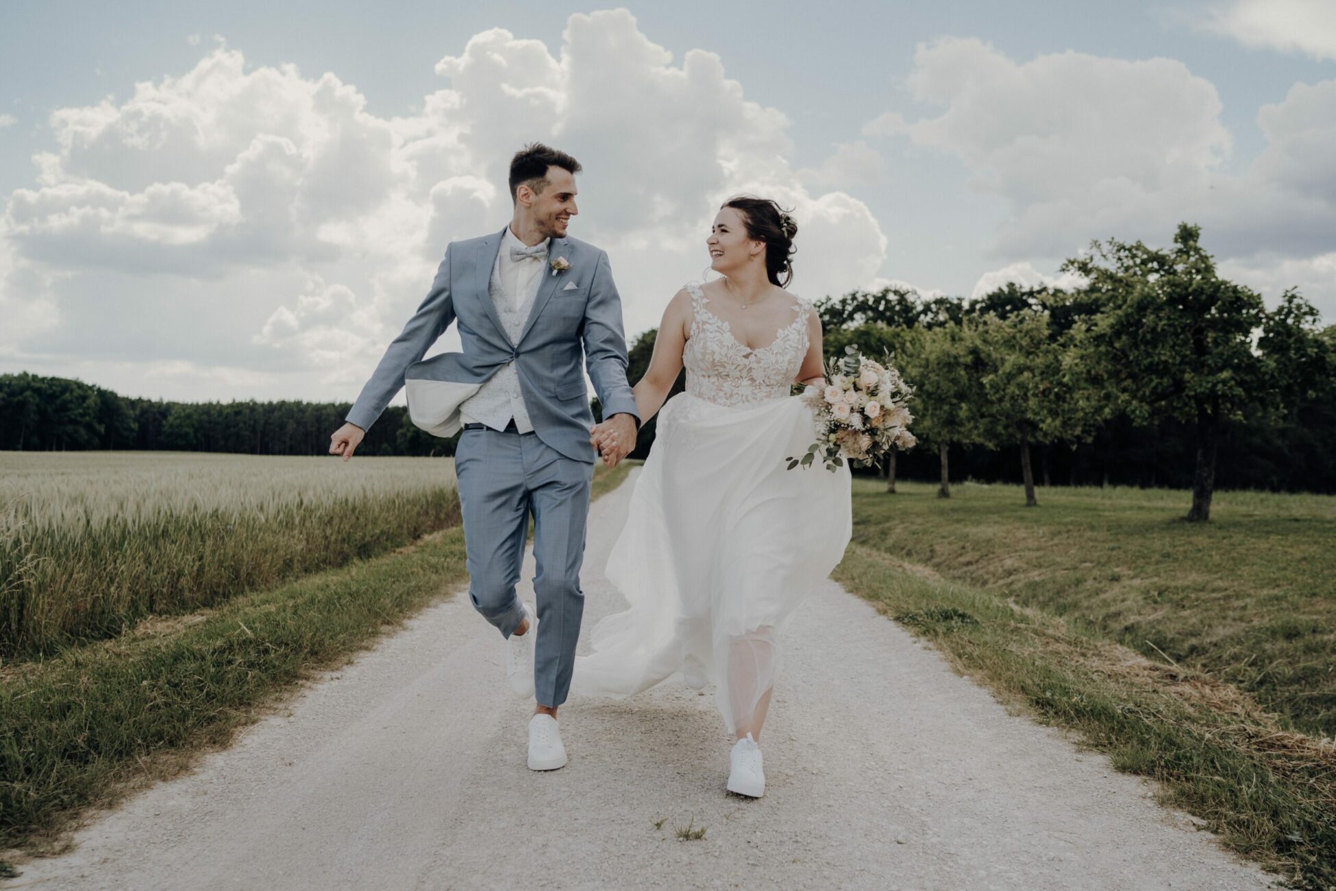 Brautpaarshooting-just-married-Braut-und-Braeutigam-Afterwedding-Shooting-wedding-shooting