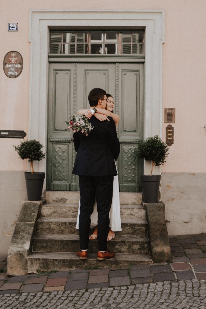 Urban Wedding, Brautpaarshooting, Bamberg, Isabel&Paul, Altstadt, Retroflair, Motion, Cityflair