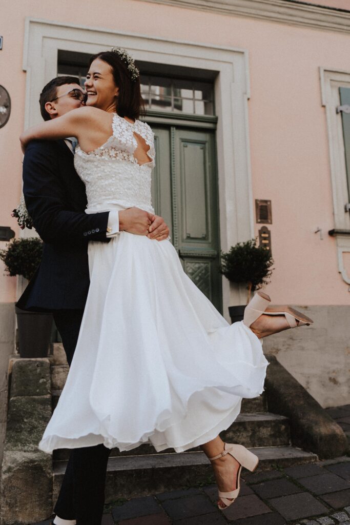 Urban Wedding, Brautpaarshooting, Bamberg, Isabel&Paul, Altstadt, Retroflair, Motion, Cityflair