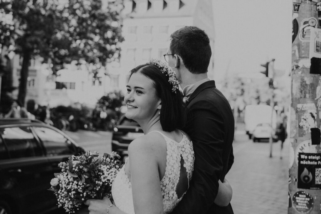 Urban Wedding, Brautpaarshooting, Bamberg, Isabel&Paul, Altstadt, Retroflair, Motion, Cityflair