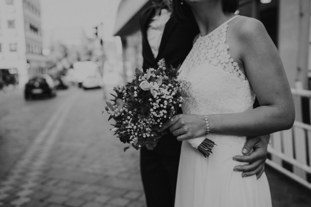 Urban Wedding, Brautpaarshooting, Bamberg, Isabel&Paul, Altstadt, Retroflair, Motion, Cityflair