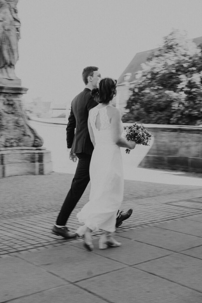 Urban Wedding, Brautpaarshooting, Bamberg, Isabel&Paul, Altstadt, Retroflair, Motion, Cityflair