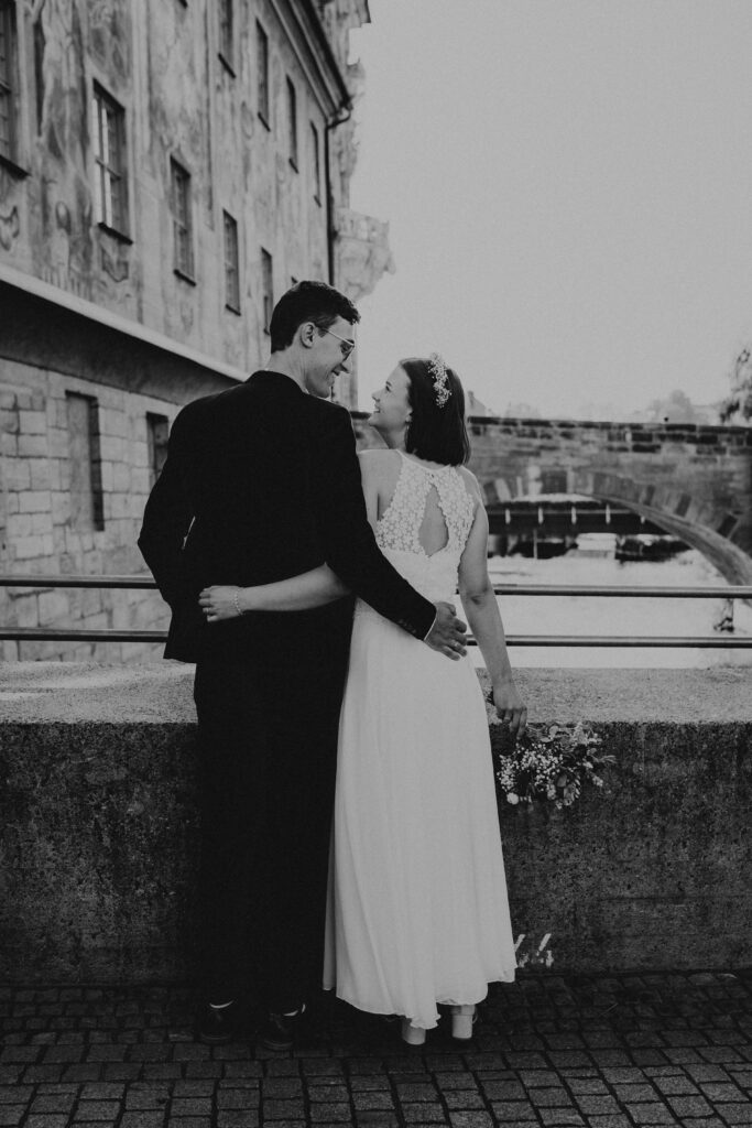 Urban Wedding, Brautpaarshooting, Bamberg, Isabel&Paul, Altstadt, Retroflair, Motion, Cityflair