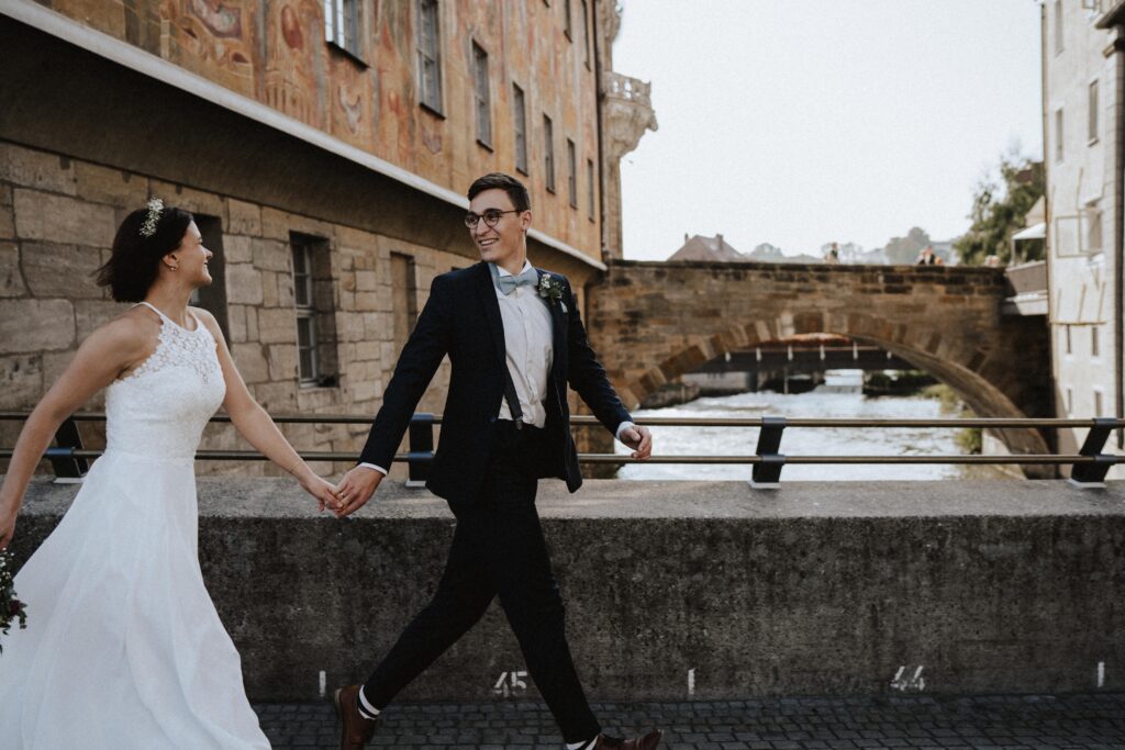 Urban Wedding, Brautpaarshooting, Bamberg, Isabel&Paul, Altstadt, Retroflair, Motion, Cityflair