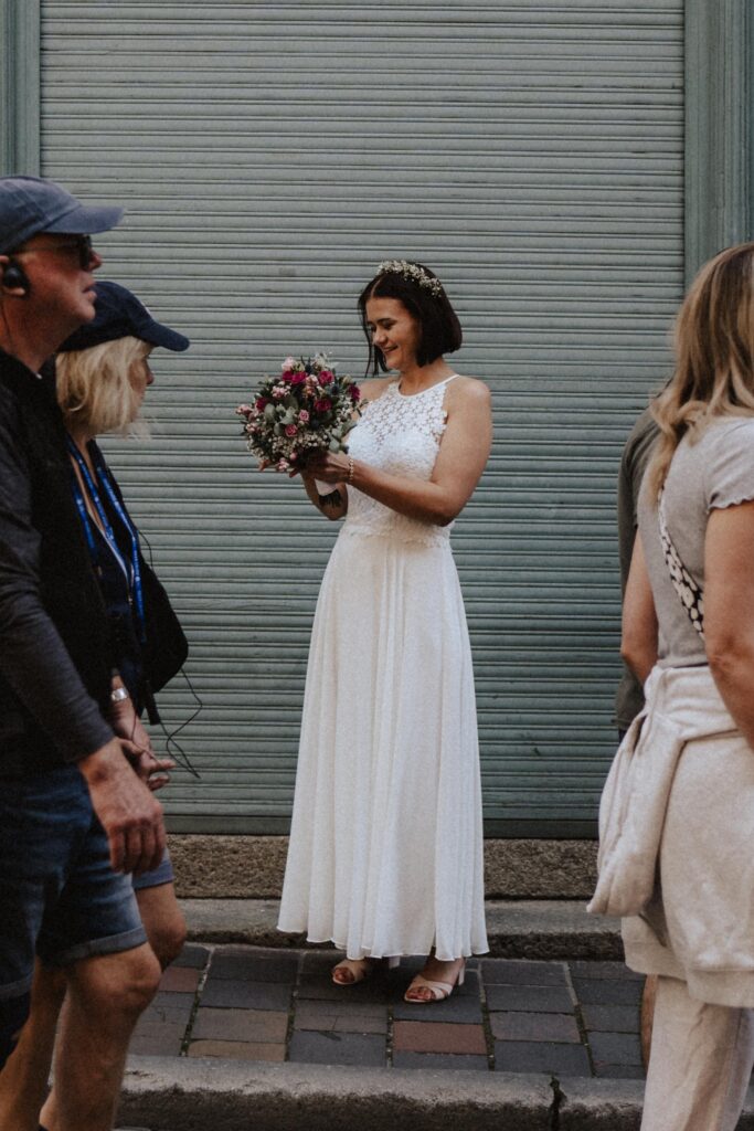 Urban Wedding, Brautpaarshooting, Bamberg, Isabel&Paul, Altstadt, Retroflair, Motion, Cityflair