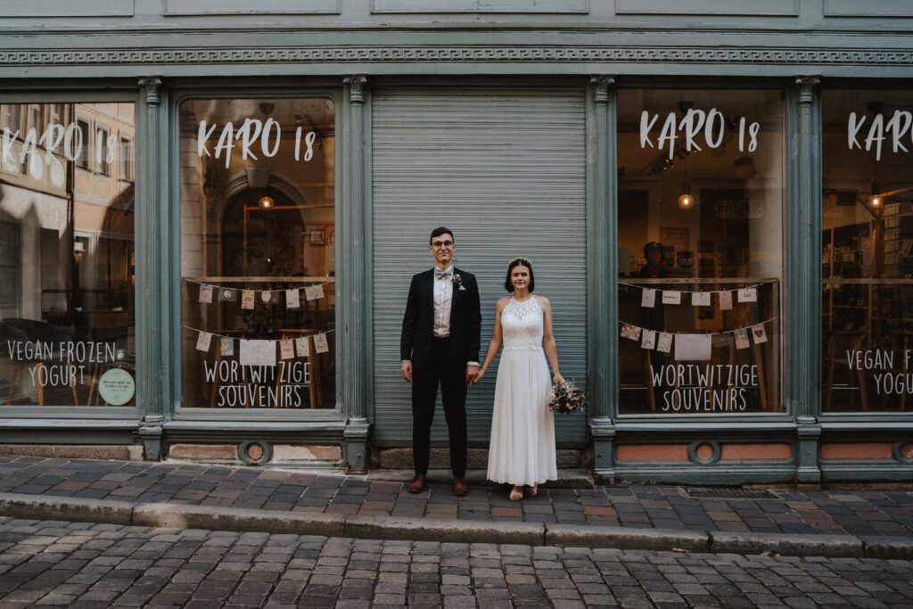 Urban Wedding, Brautpaarshooting, Bamberg, Isabel&Paul, Altstadt, Retroflair, Motion, Cityflair