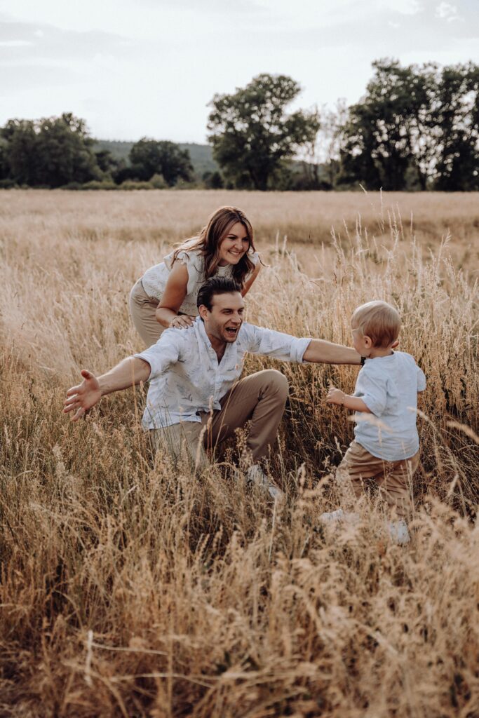 Familienshooting, Sommerwiese, Sonnenuntergang, Familienausflug, Regnitztal