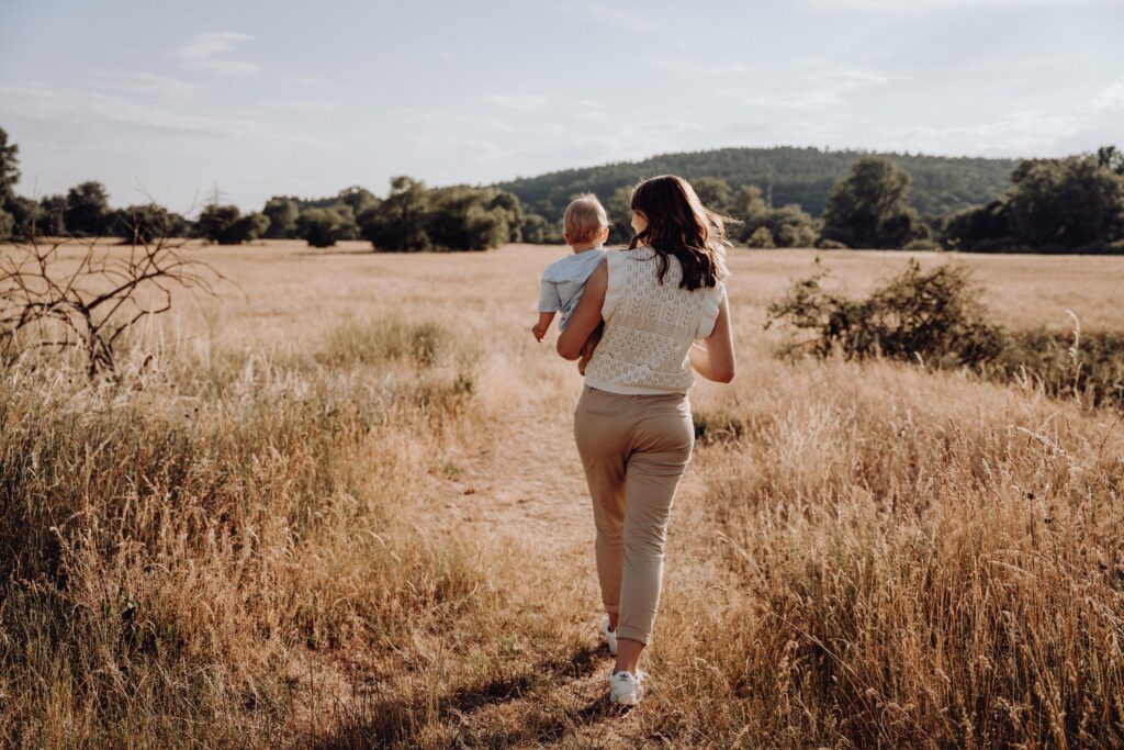Familienshooting, Sommerwiese, Sonnenuntergang, Familienausflug, Regnitztal