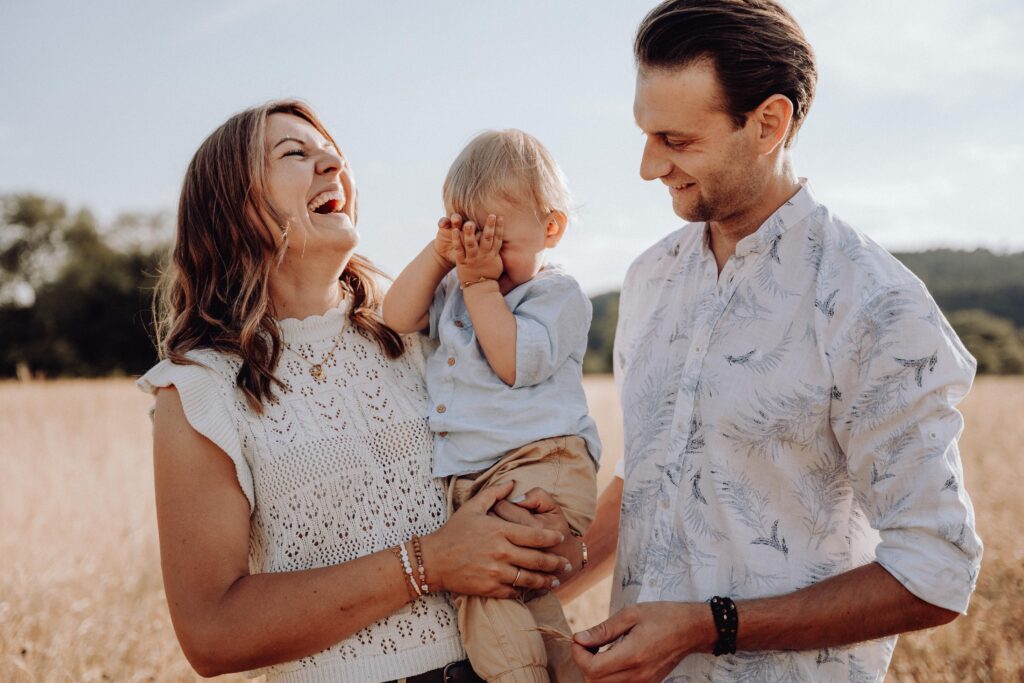 Familienshooting, Sommerwiese, Sonnenuntergang, Familienausflug, Regnitztal